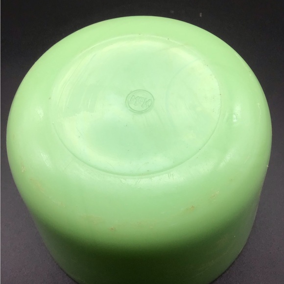 McKee Jadeite Round Refrigerator dish - Picture 6 of 6
